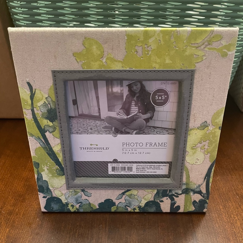 NWT Threshold Floral Photo Frame with Green & Blue Accents